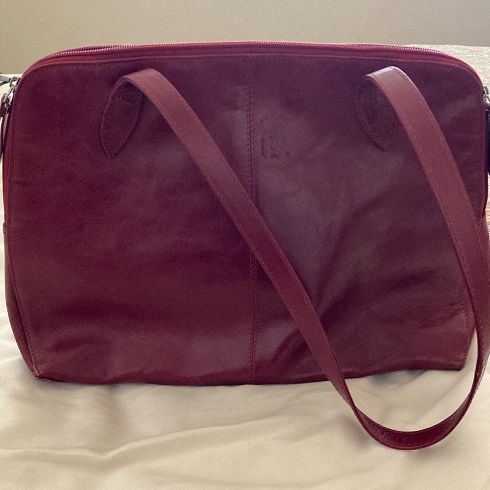Wilson’s Leather Burgundy Leather Shoulder Bag